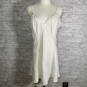 vintage Victoria's Secret ivory damask lace nightgown Size Large Gold Label